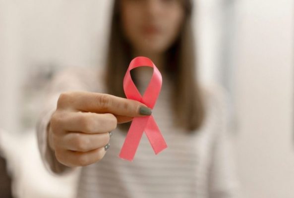 راه های کاهش ریسک سرطان سینه در زنان جوان: چرا دختران جوان در خطرند؟